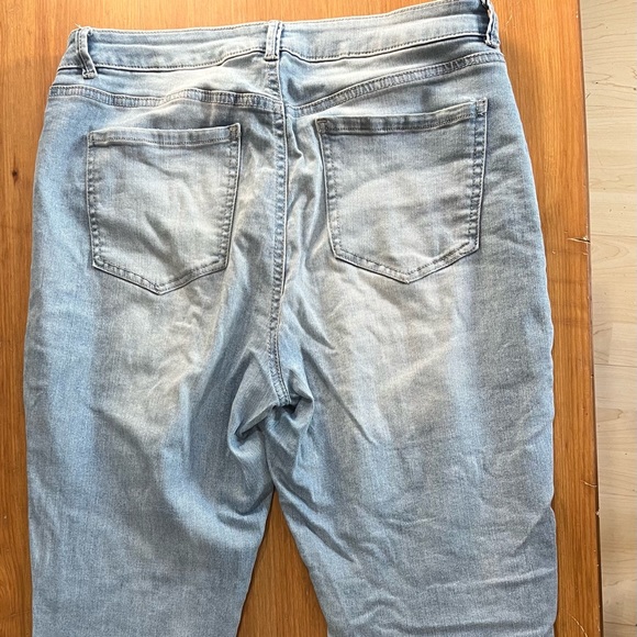 High Waisted Distressed Jeans - Picture 4 of 5